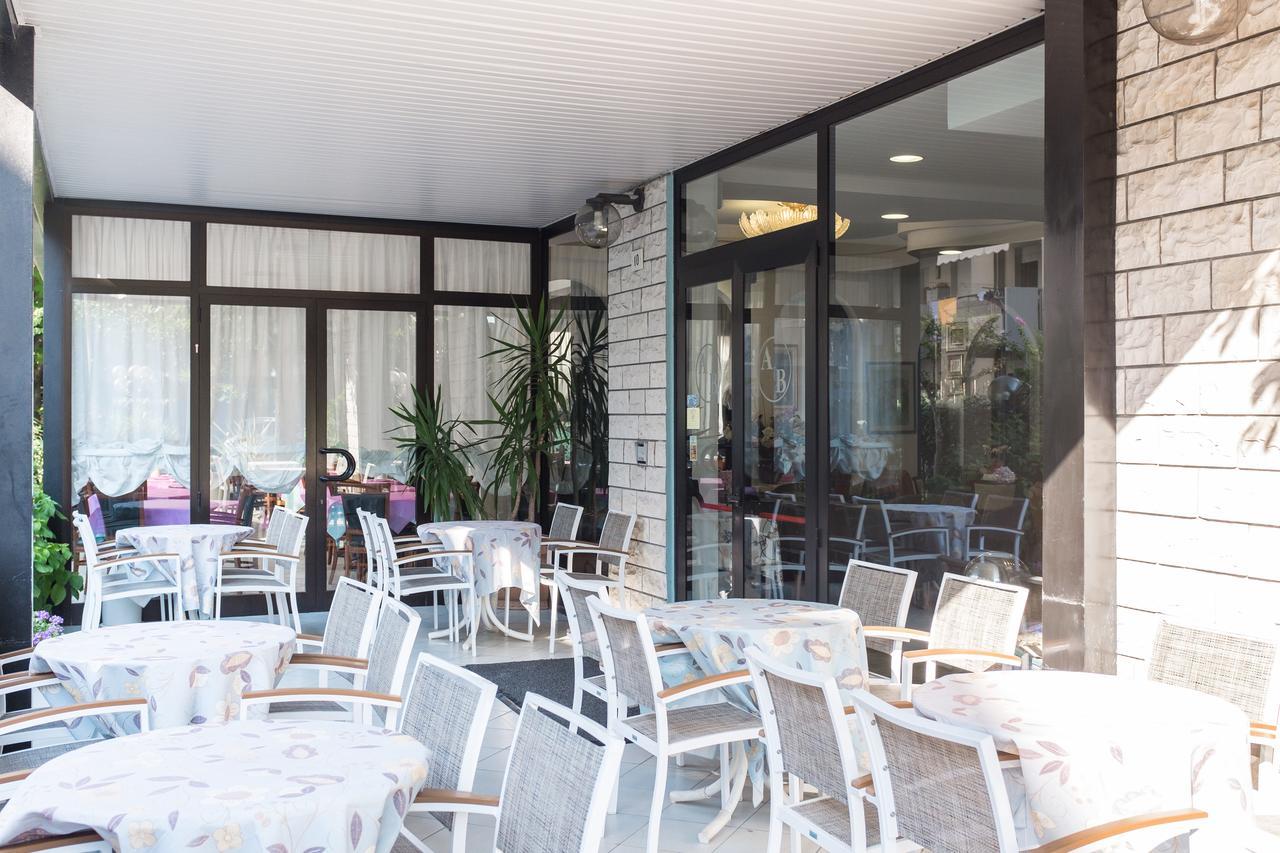 Hotel Barbiani Ρίμινι Εξωτερικό φωτογραφία